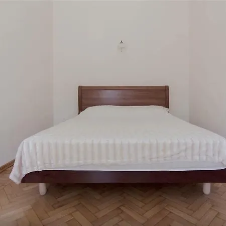 Apartment Julia 3 *